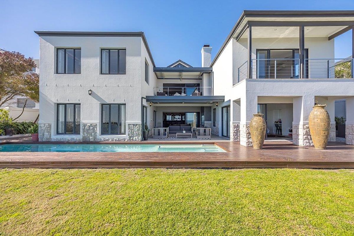 Luxurious Coastal Masterpiece with Panoramic Sea Views - Photo 5