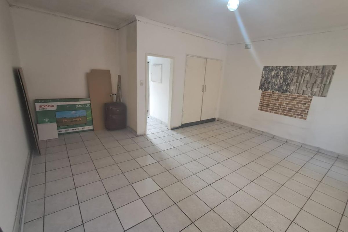 1 Bedroom Apartment In Henriette Complex pretoria west. - Photo 5
