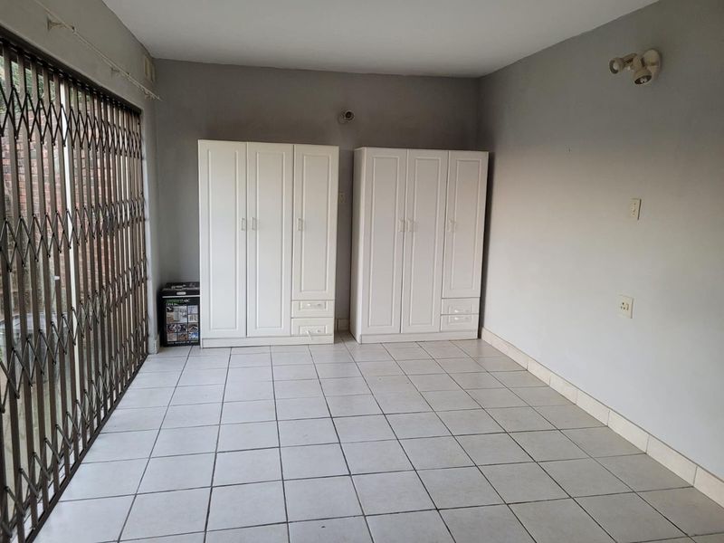 🏡 SPACIOUS BACHELOR GARDEN FLATLET TO RENT | CHASE VALLEY DOWNS, NEAR GREYS HOSPITAL - Photo 6