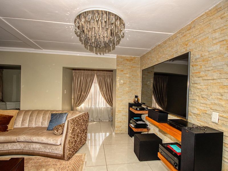 Corner double storey Meyersig Lifestyle Estate property on a big stand! - Photo 10