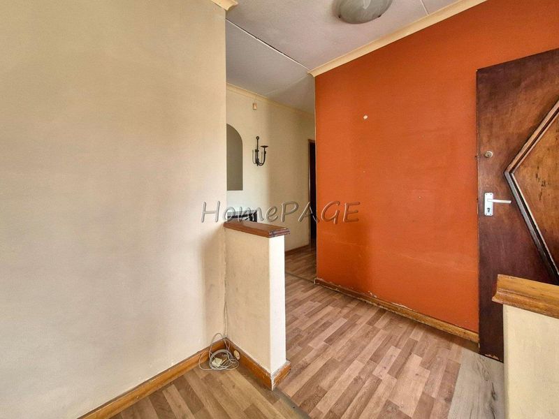 Meersig, Walvis Bay:  Neat Older 4 Bedroom home is for sale - Photo 8