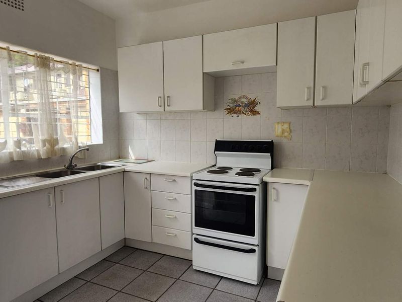 Neat 3 bedroom townhouse with garden - Benoni Central - Not pet friendly - Photo 4