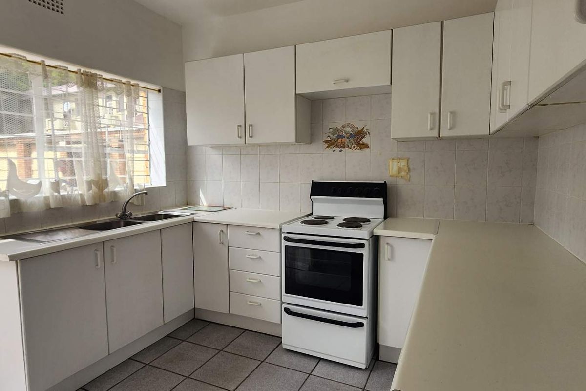 Neat 3 bedroom townhouse with garden - Benoni Central - Not pet friendly - Photo 4