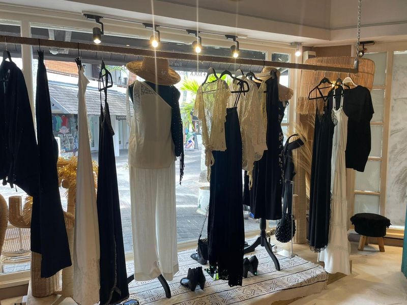 An Exceptional Location for a Brand of Rare Character - Photo 2