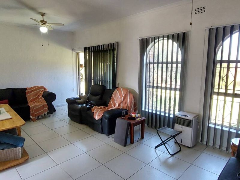 2 Bedroom Apartment in Albermarle - Photo 3