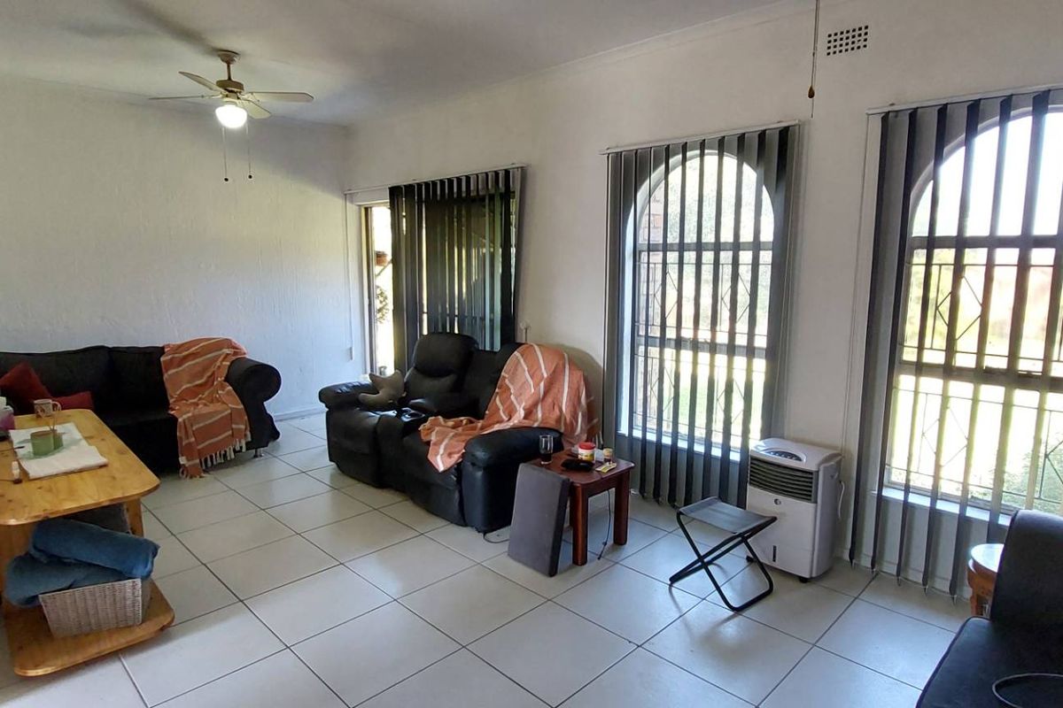 2 Bedroom Apartment in Albermarle - Photo 3