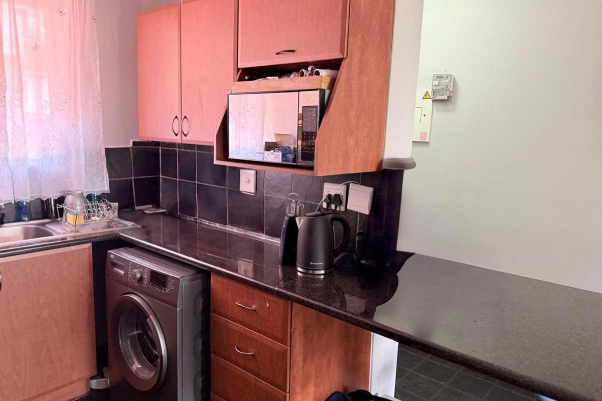 Ideal 1-Bedroom: Perfect for New Buyers or Investors! - Photo 3