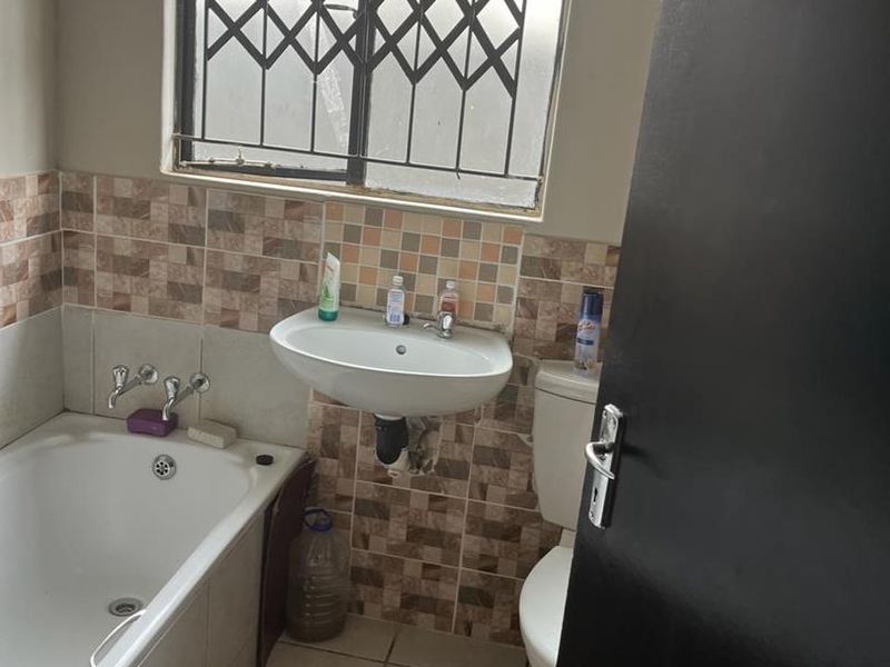 2 bedrooms house for sale in Soshanguve VV - Photo 10