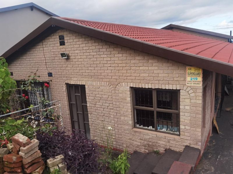 Your Dream Home Awaits! This Sunny 4-Bedroom Gem in Shallcross is Family and Pet-Friendly! - Photo 1