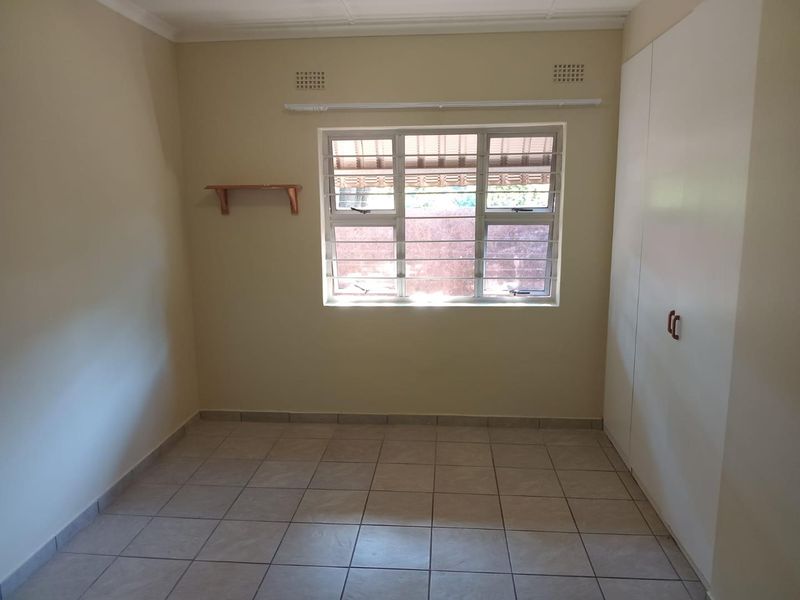 Spacious 4-Bedroom Family Home with Pool, Greenbelt Setting and Separate Granny Flat - Photo 6