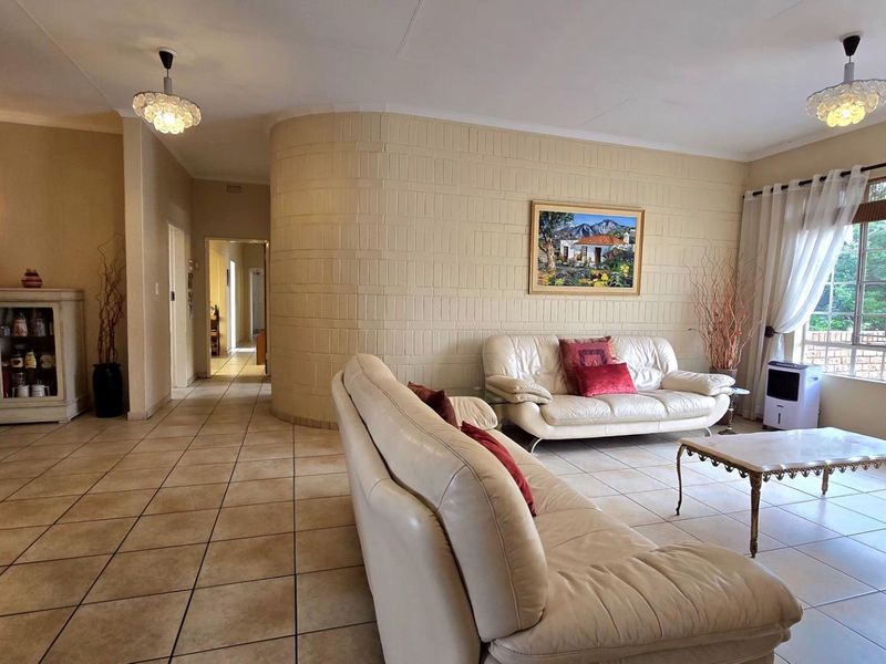 4 Bedroom Townhouse / Penthouse for Sale in Randhart - Photo 4