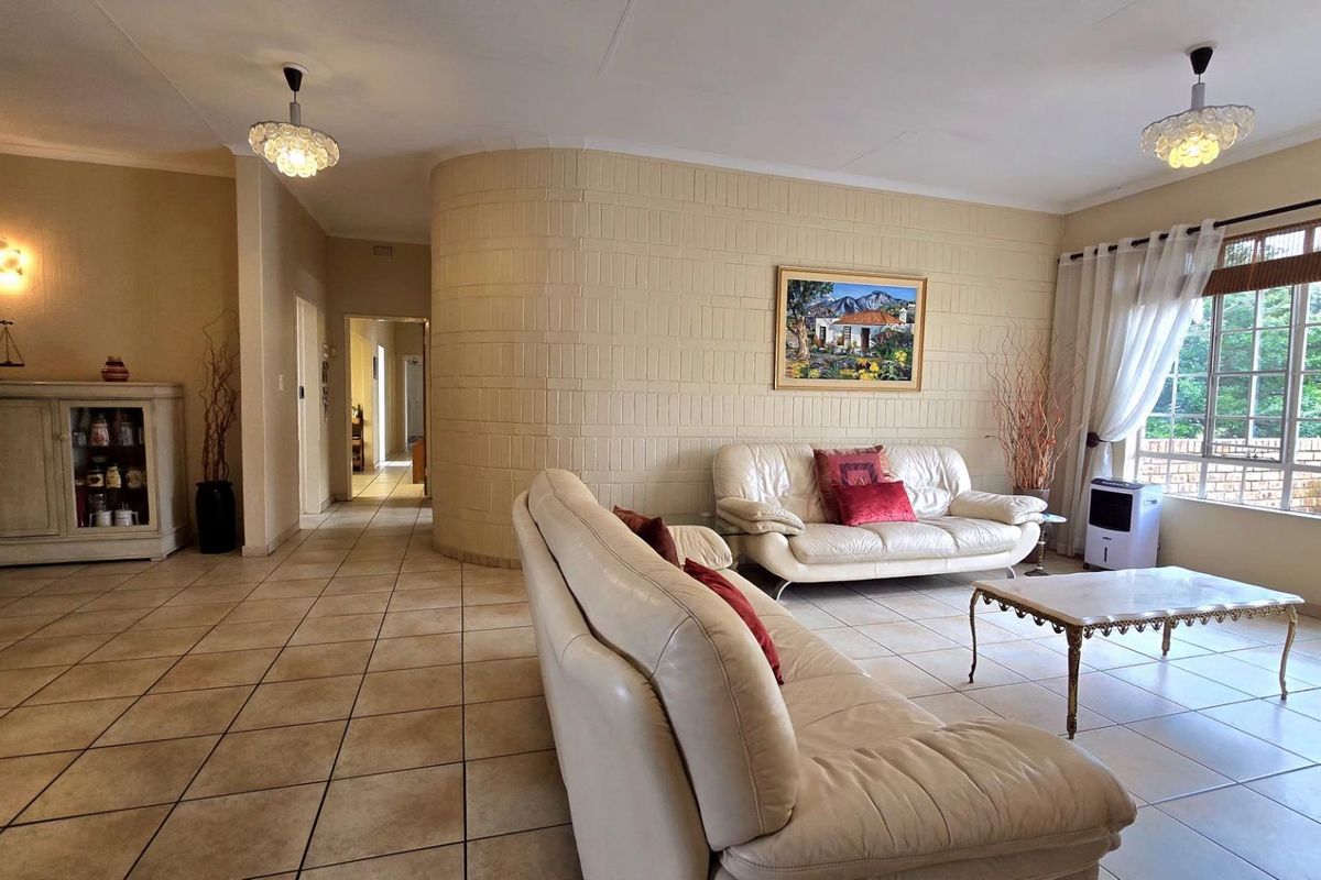 4 Bedroom Townhouse / Penthouse for Sale in Randhart - Photo 4