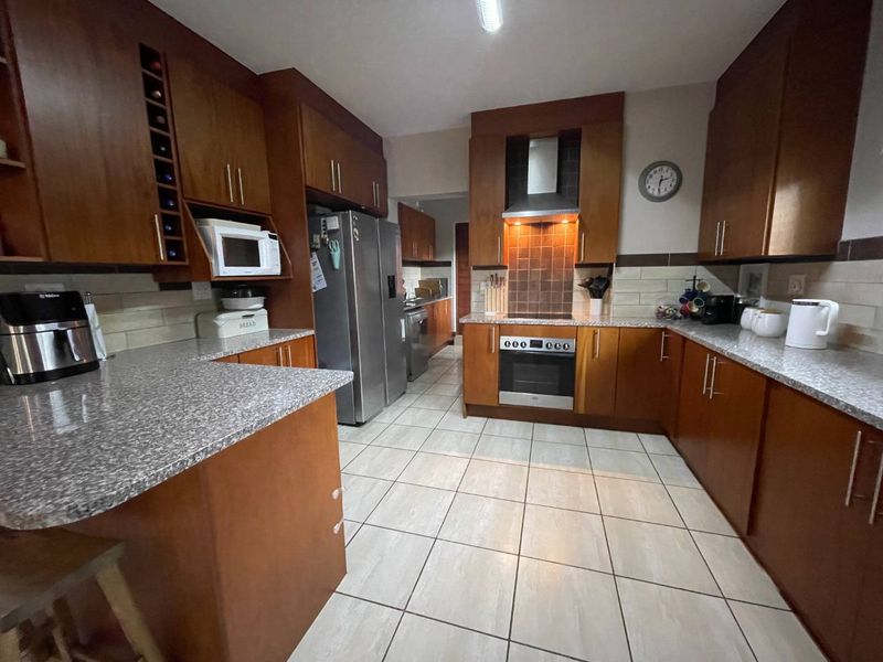 Midstream Hill Charmer of a home - Photo 10