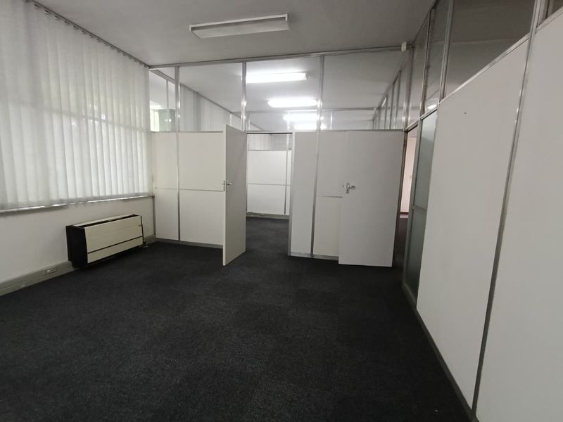 TO LET | SECURE OFFICE FACILITY – PRIME ACCESS | PROFESSIONAL SETTING - Photo 7