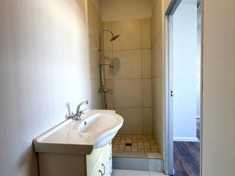 large industrial styled apartment - Photo 10