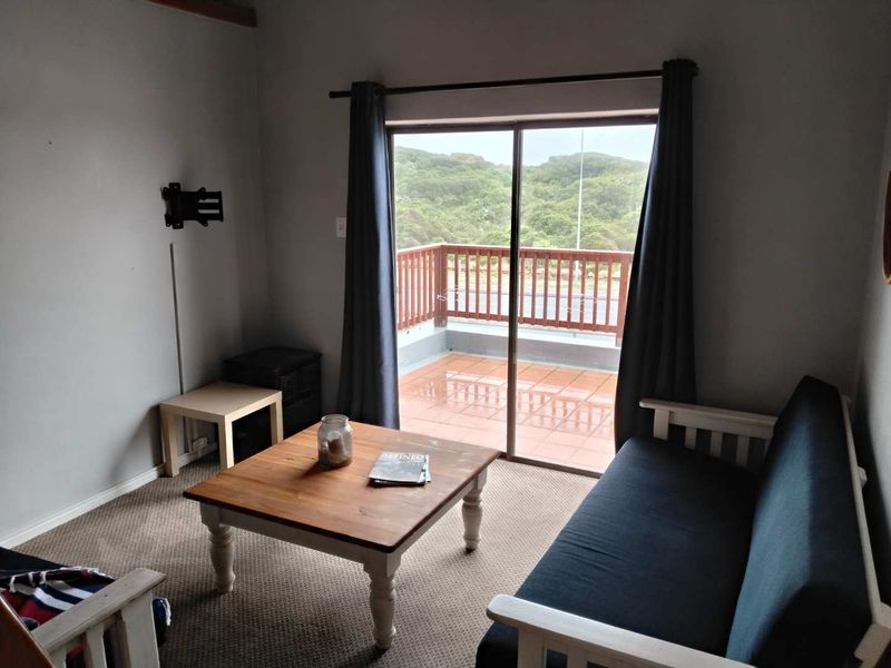 Charming 3-Bedroom Apartment with Additional Loft Space - Photo 3