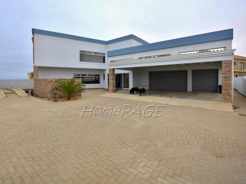 Ext 10, Henties Bay:  Stunning 3 Bedr Beachfront Beauty is for Sale - Photo 3