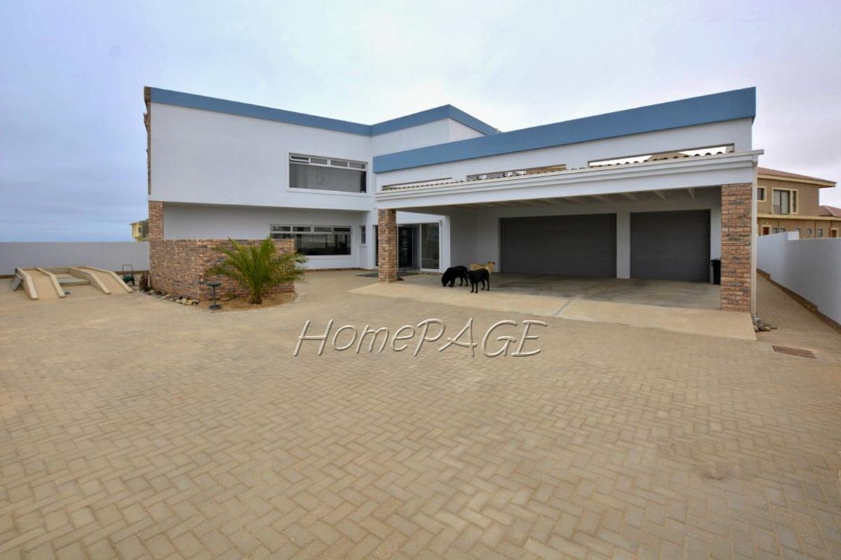 Ext 10, Henties Bay:  Stunning 3 Bedr Beachfront Beauty is for Sale - Photo 3