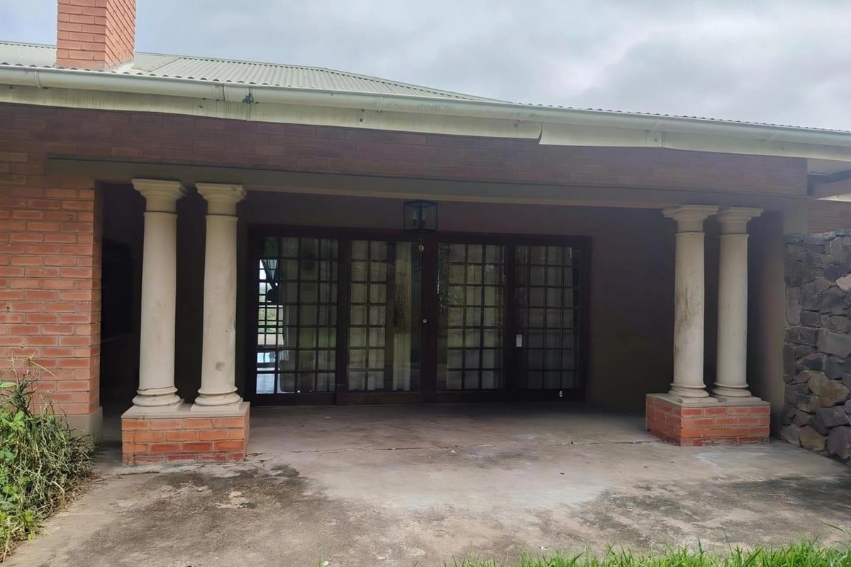 Level Smallholding with 4 Bedroom Home and Cottage | Renovation Opportunity with Endless Potential - Photo 4