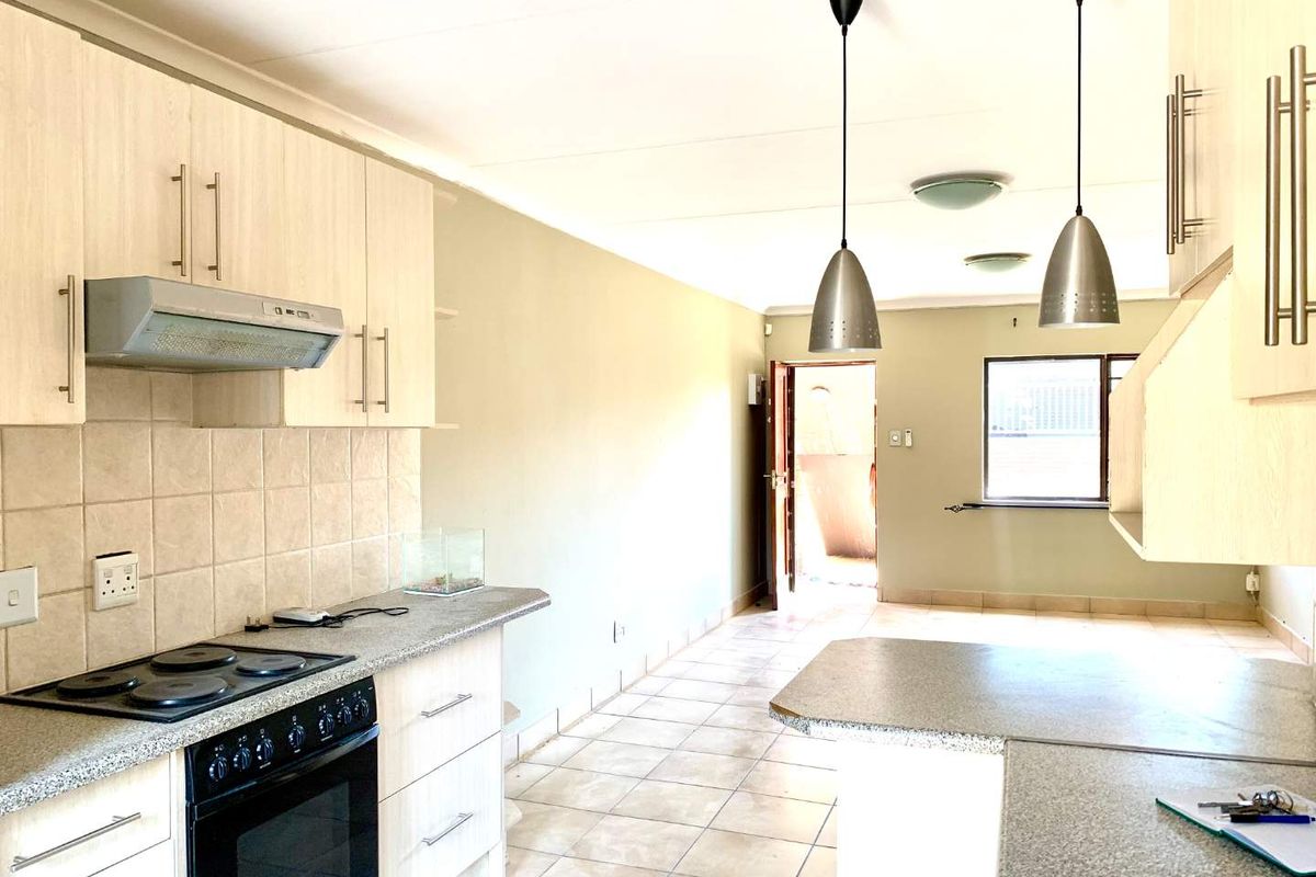 Beautiful, Fresh & Cozy Ground Floor Townhouse – Northern Bloemfontein - Photo 4