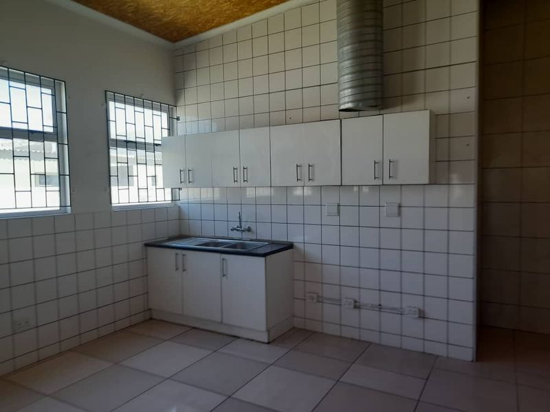 Bussiness premises & flat - Narraville - Photo 3