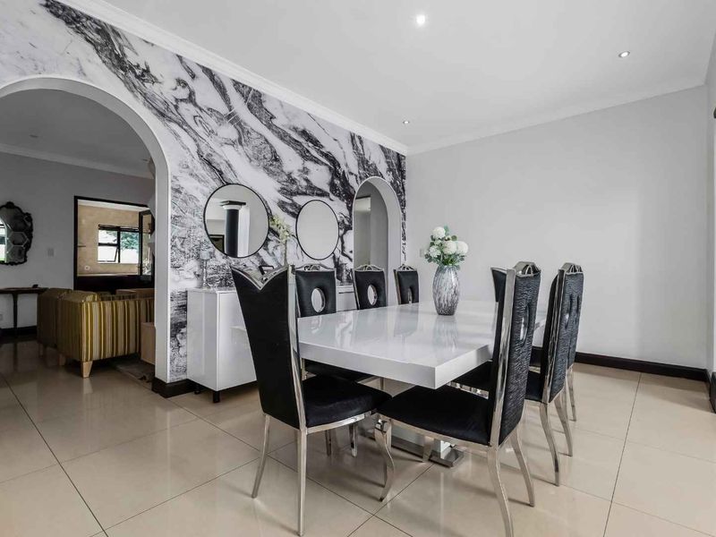 Immaculate 4 Bedroom House for Sale in Fernbrook Estate - Photo 3