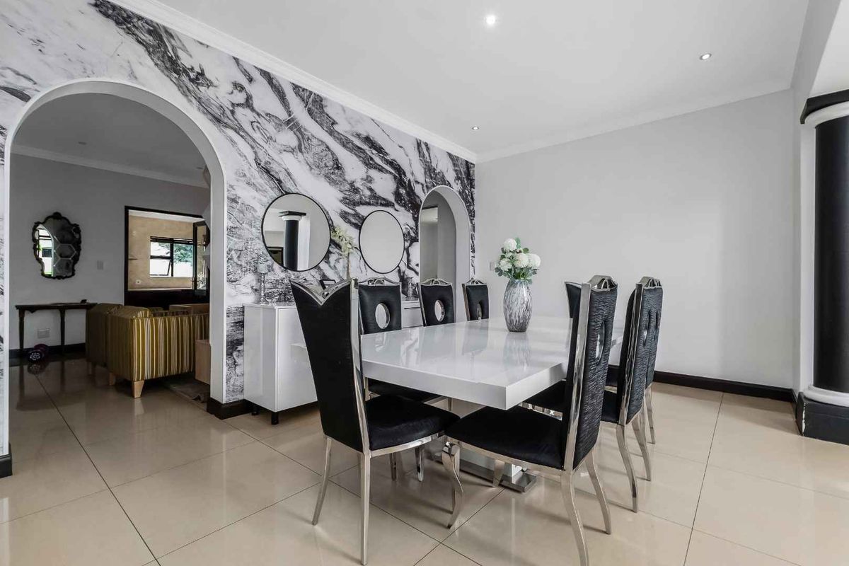 Immaculate 4 Bedroom House for Sale in Fernbrook Estate - Photo 3