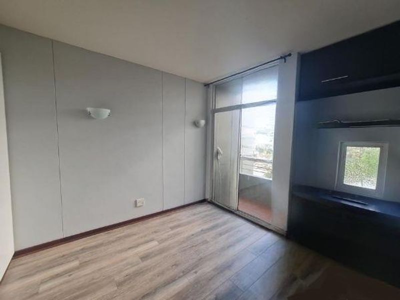 HATFIELD - 2 BEDROOM APARTMENT WALKING DISTANCE TO PRETORIA UNIVERSITY - Photo 3