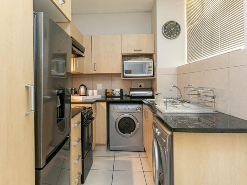 A CHARMING ONE BEDROOM FURNISHED STUDIO - Photo 6