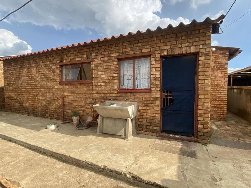 Spacious Family Home For Sale In Ext11 - Photo 8