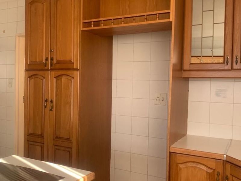 Eleven Bedrooms house to Let in Reservoir Hills ???? - Photo 8