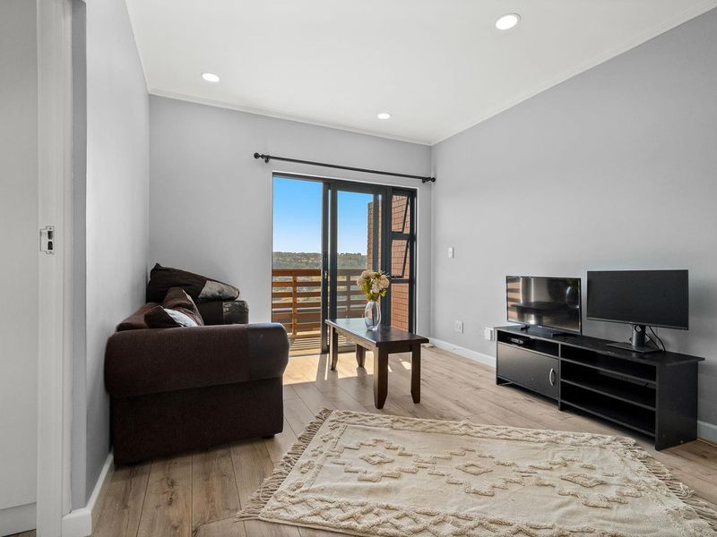 FOR SALE  |  Hillcrest  |  Cotswold Fenns Estate  |  2 Bedroom 2 Bathroom Apartment - Photo 7