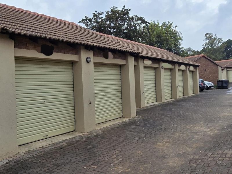 Spacious 2 Bedroom Apartment for Sale in Mooikloof Ridge - Photo 9