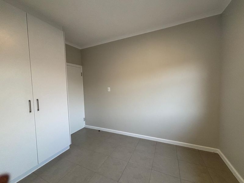 Modern 1 Bedroom Apartment for Sale - Photo 10
