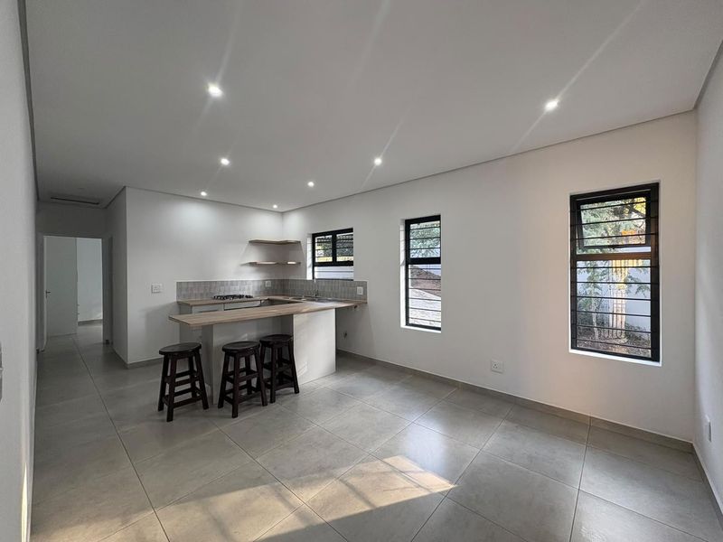 NEWLY RENOVATED AND STYLISH HOME FOR RENT IN MONDEOR - Photo 2