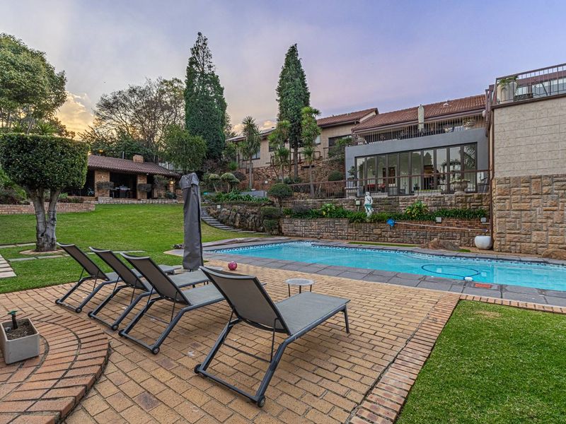 Luxury Family Home with Spectacular Panoramic Views in Glenvista - Photo 8