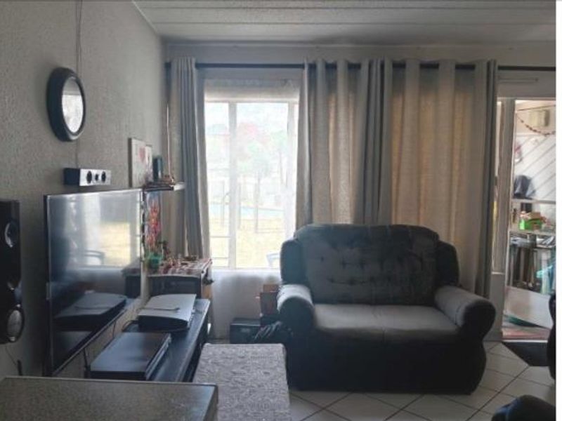 3-Bedroom Ground Unit In Secure Complex - Photo 5