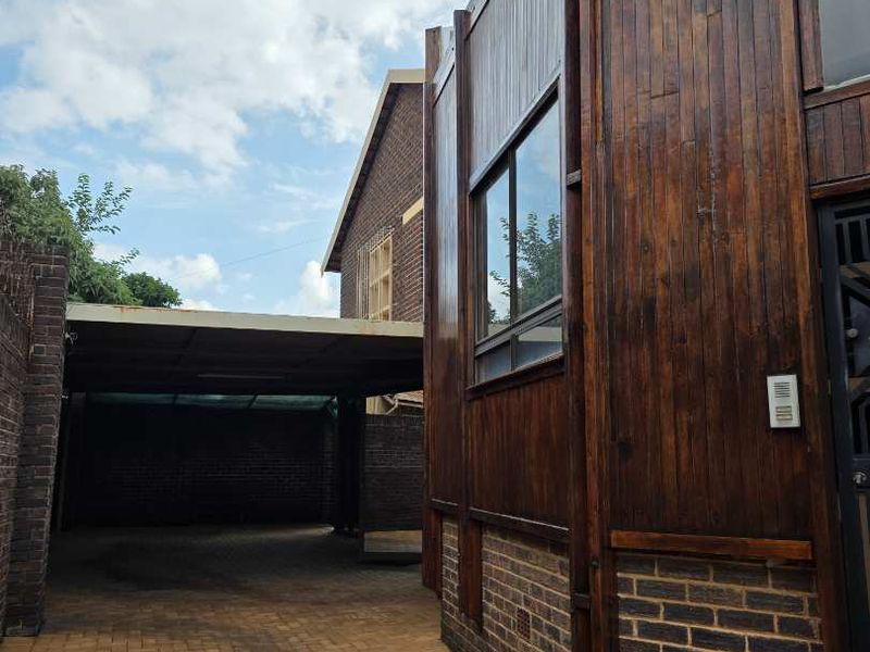 A True Gem in Horison Park with Residential and Business rights. - Photo 8