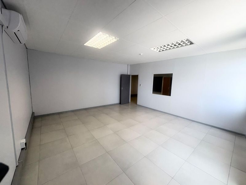 Office To Rent in Walvis Bay - Photo 4