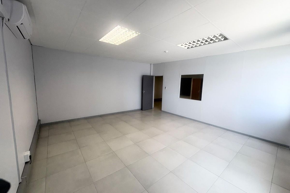 Office To Rent in Walvis Bay - Photo 4