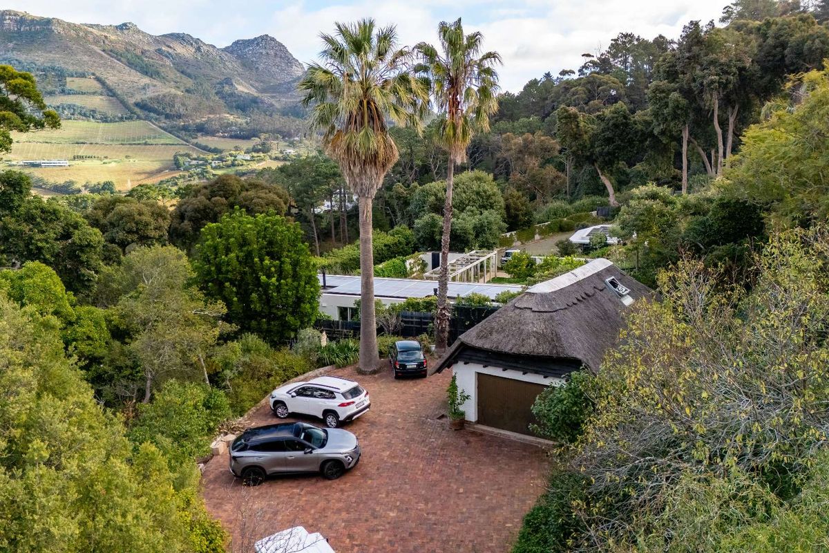 Character Heritage and Panoramic Views High Above Constantia! - Photo 5