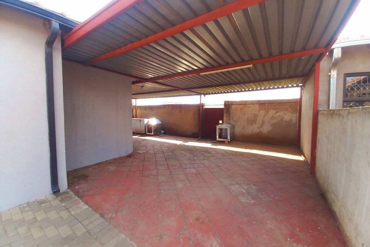 Three bedrooms house for sale in Soshanguve VV - Photo 4