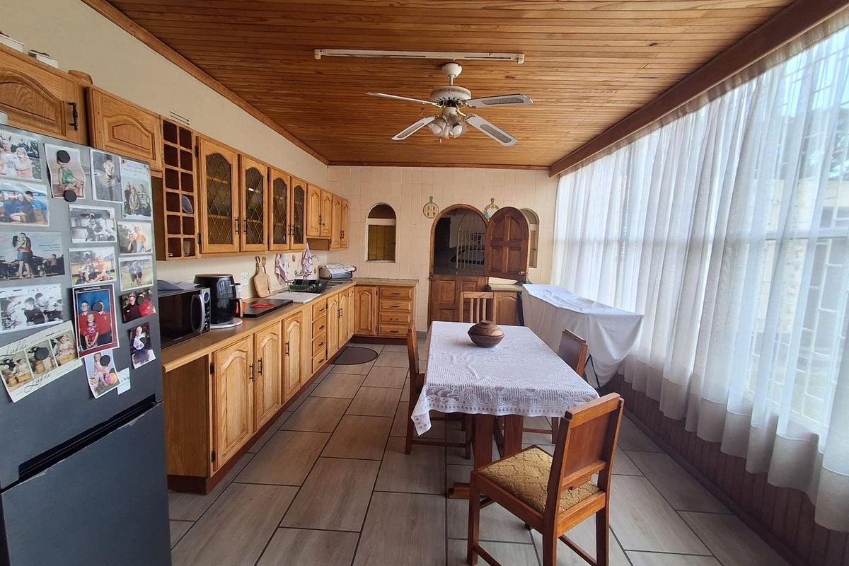 Prime 2.3-Hectare Smallholding with Excellent Business & Investment Potential - Photo 4