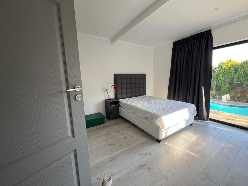 ELEGANT FAMILY HOME WITH LUXURY FEATURES - Photo 8