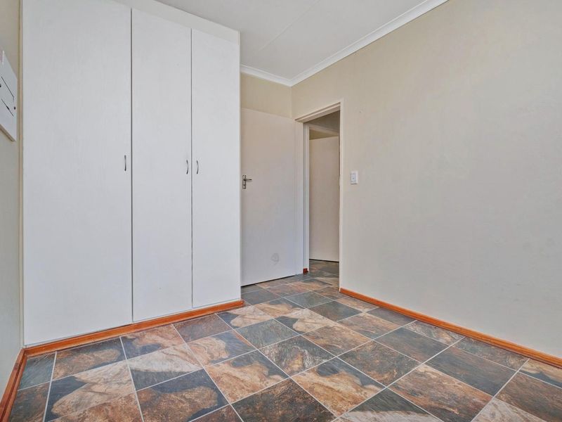 Well Appointed 2-Bedroom Townhouse With Spacious Private Garden - Photo 10