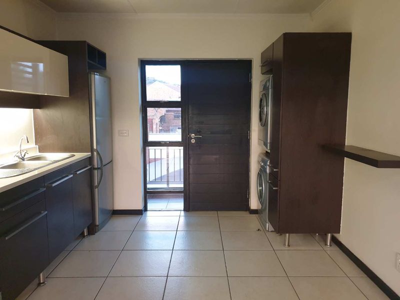 2 Bedroom Unit in Sought after Complex With Views - Photo 7