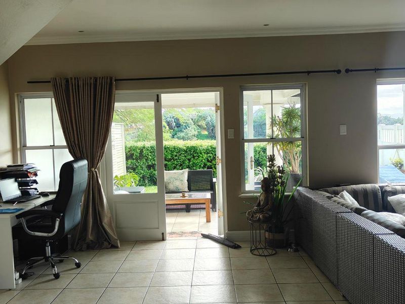 Investor’s Dream: 3-Bed, 2-Bath Duplex on Golf Estate - Photo 5