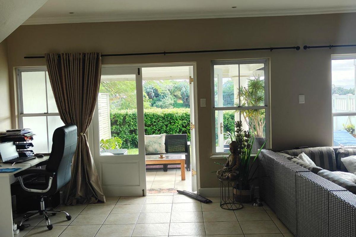 Investor’s Dream: 3-Bed, 2-Bath Duplex on Golf Estate - Photo 5