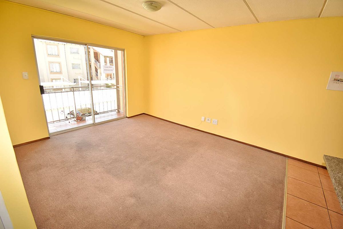 First Floor Apartment - Photo 3