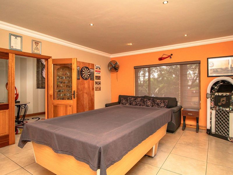 Gorgeous Tuscan style 4 Bedroom home in Lakefield  Benoni - Photo 9